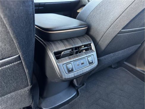 Used 2024 Nissan Ariya AWD image 18