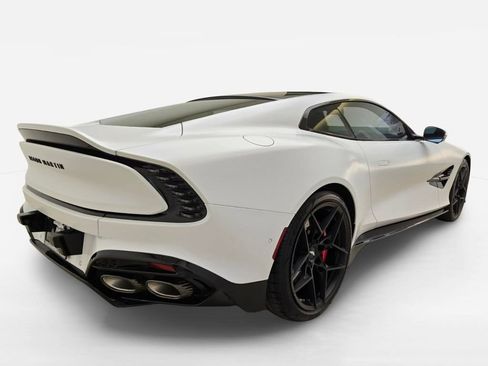Used 2025 Aston Martin Vanquish RWD image 9