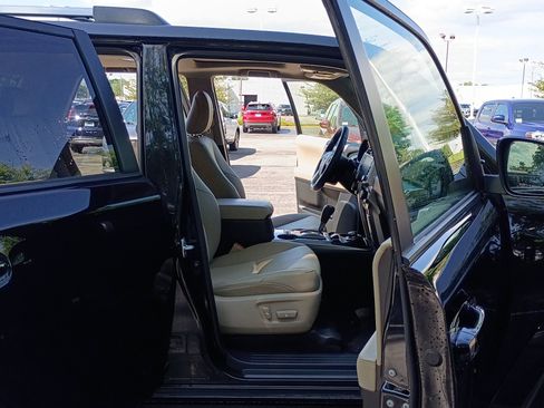 Used 2023 Toyota 4Runner SR5 Premium w/ Moonroof Package AWD/4WD image 16