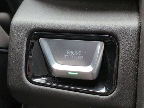 Used 2025 GMC Yukon Denali RWD image 26