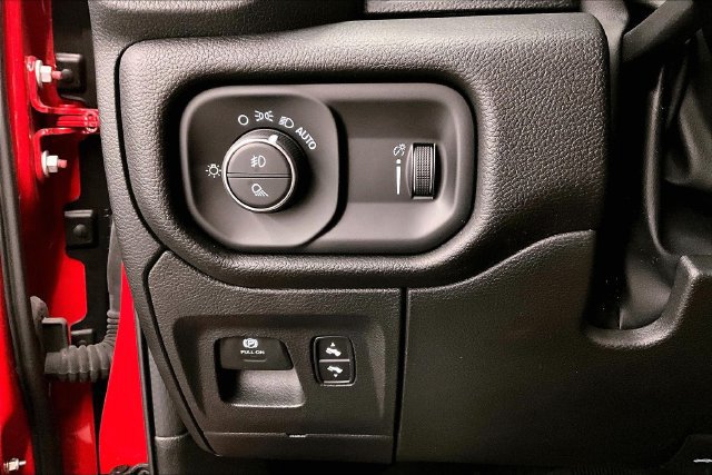 Used 2023 RAM 1500 Big Horn AWD/4WD image 38