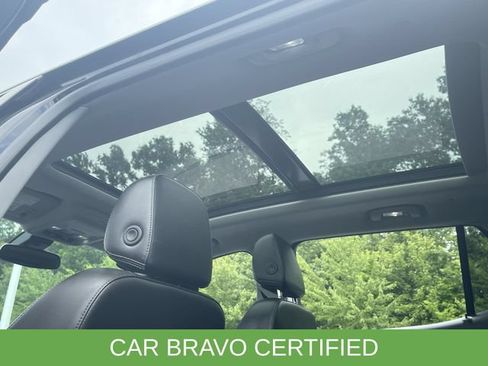 Certified 2022 GMC Terrain SLT w/ Infotainment Package II AWD/4WD image 19