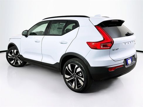 Used 2025 Volvo XC40 B5 Plus w/ Protection Package Premier image 6