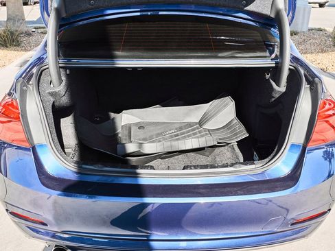 Used 2018 BMW 320i Sedan RWD image 9