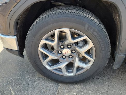 Used 2024 GMC Sierra 1500 SLT image 7