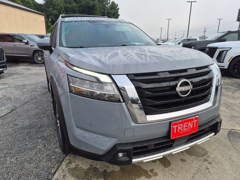 Used 2022 Nissan Pathfinder Platinum w/ Cargo Package FWD image 5