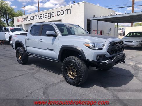 Used 2019 Toyota Tacoma TRD Off-Road image 2