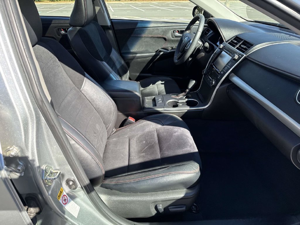 Used 2017 Toyota Camry XSE FWD image 7