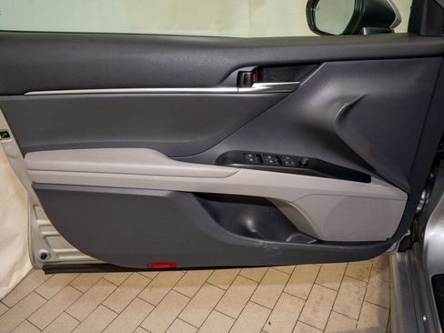 Certified 2020 Toyota Camry SE image 11