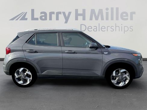 New 2026 Hyundai Venue SEL FWD image 9