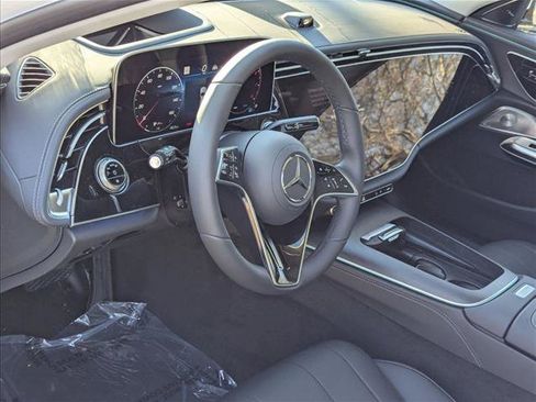Used 2025 Mercedes-Benz E 350 Sedan image 3