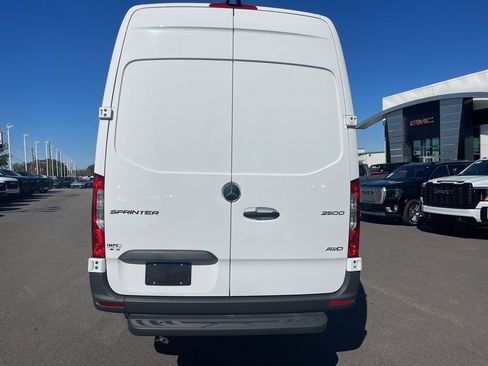 Used 2025 Mercedes-Benz Sprinter 2500 image 4