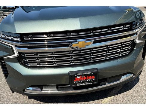 Used 2023 Chevrolet Suburban Premier image 31