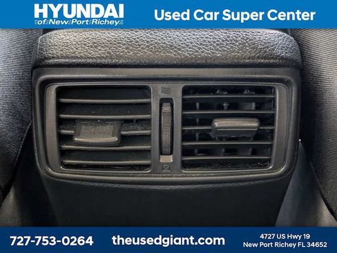 Used 2018 Nissan Rogue SV w/ Premium Package FWD image 17