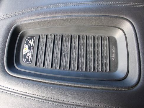 Used 2020 Cadillac Escalade Premium Luxury image 55