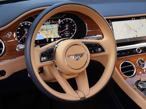 Used 2023 Bentley Continental GT V8 image 11