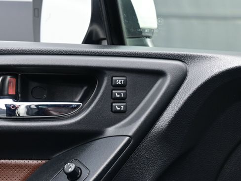 Used 2018 Subaru Forester 2.5i Touring w/ Popular Package #3B image 11