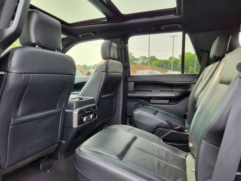 Used 2020 Ford Expedition XLT w/ Equipment Group 202A AWD/4WD image 25