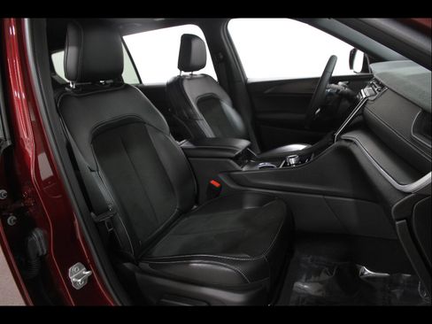 Used 2025 Jeep Grand Cherokee L Altitude image 17