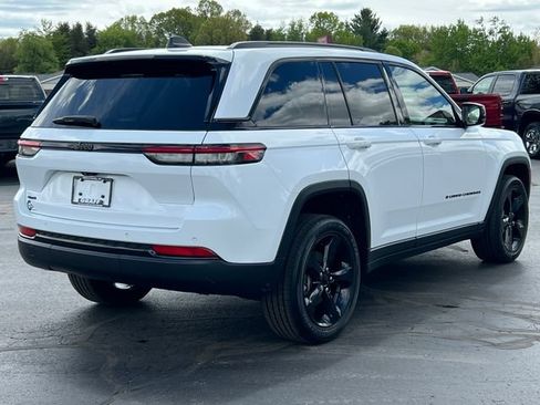 Used 2023 Jeep Grand Cherokee Altitude AWD/4WD image 46