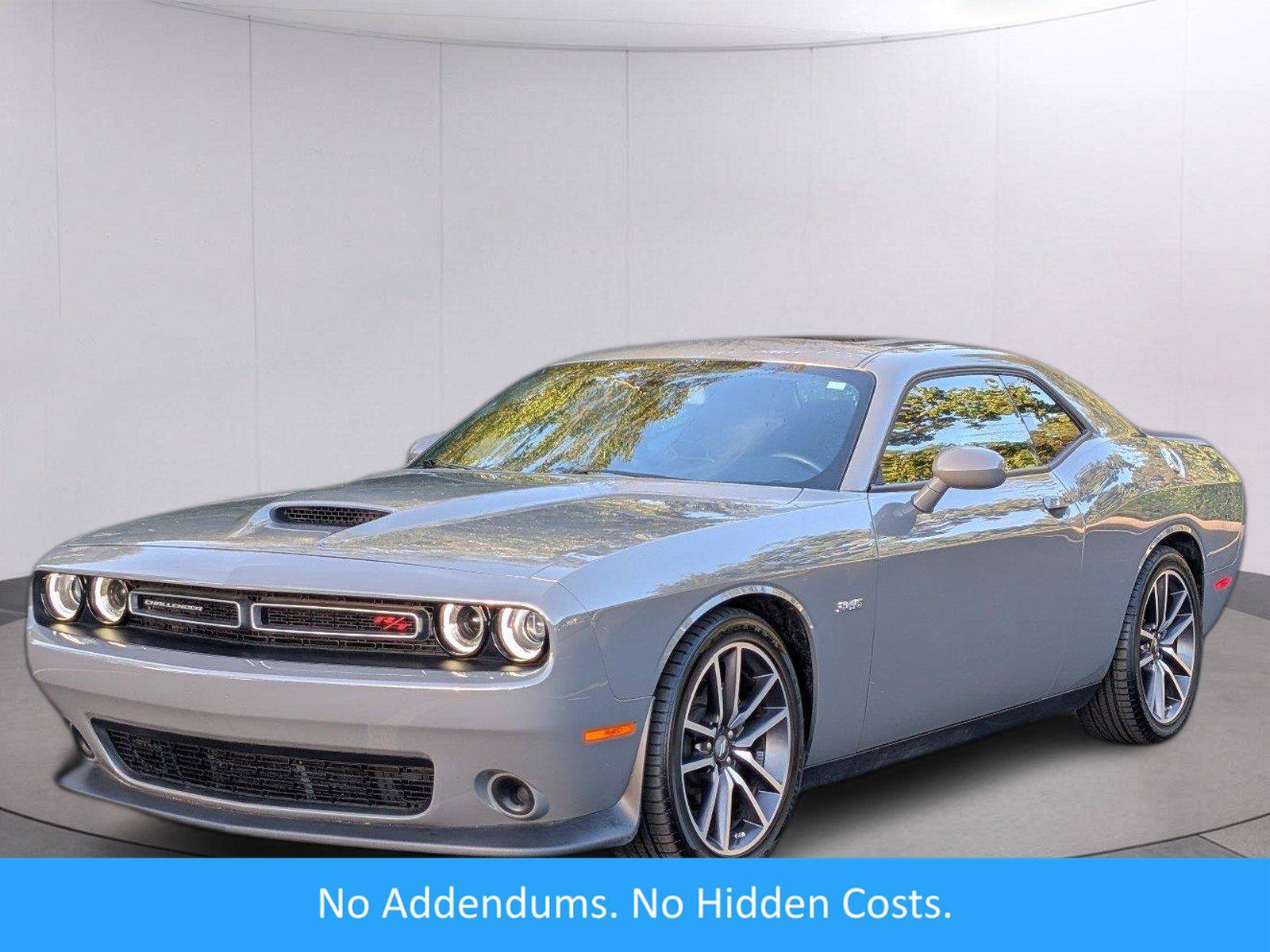 Used 2023 Dodge Challenger R/T RWD image 1