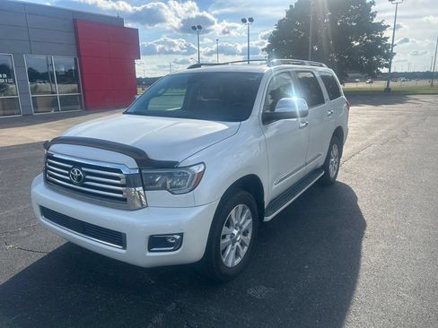 Used 2018 Toyota Sequoia Platinum AWD/4WD image 3