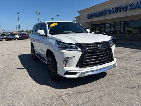 Used 2019 Lexus LX 570 4WD w/ Luxury Package image 11