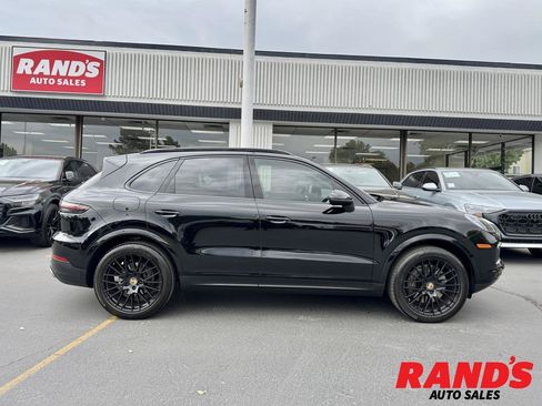 Used 2023 Porsche Cayenne w/ Premium Package AWD/4WD image 1