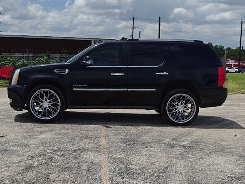 Used 2013 Cadillac Escalade Platinum RWD image 7