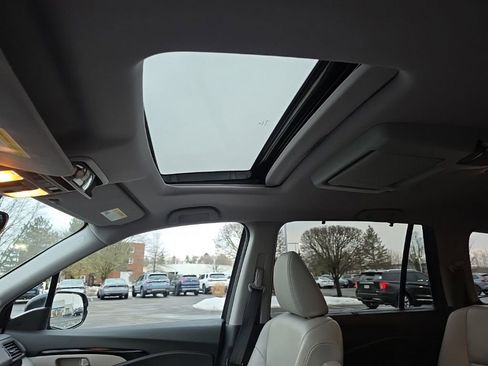 Used 2019 Honda Pilot Touring image 22