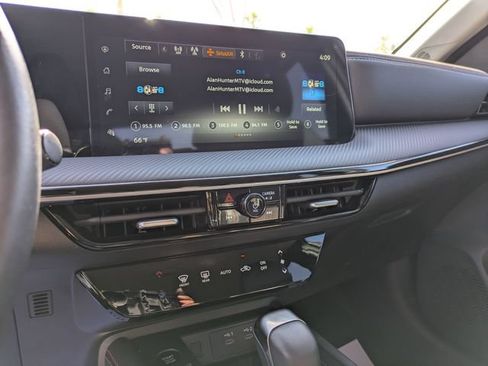 Certified 2025 Nissan Kicks SR w/ Illumination Package AWD/4WD image 16
