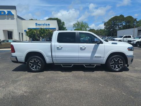 Used 2025 RAM 1500 Laramie AWD/4WD image 3