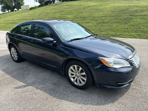 Used 2013 Chrysler 200 Touring w/ S Exterior Appearance Pkg FWD image 6