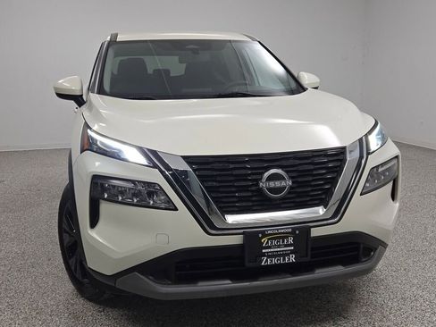 Used 2023 Nissan Rogue SV image 5