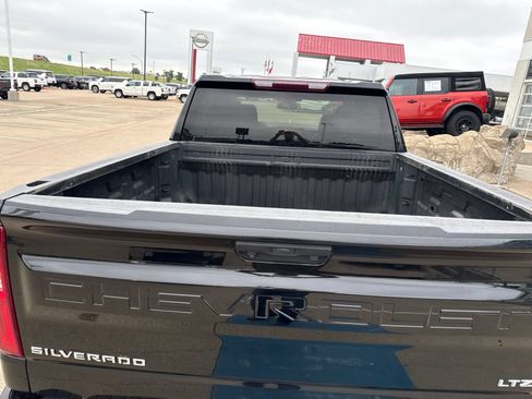 Used 2022 Chevrolet Silverado 1500 LTZ AWD/4WD image 10