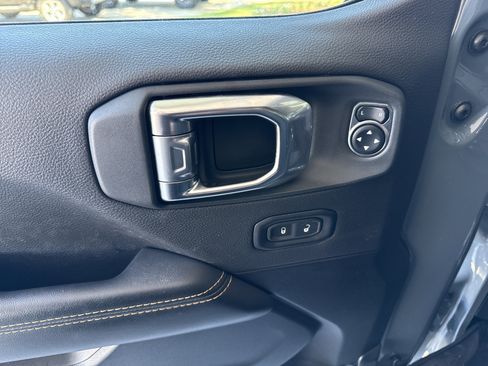 Used 2025 Jeep Wrangler Sahara w/ Safety Group image 18