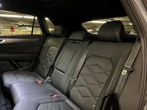Certified 2025 Volkswagen Atlas Cross Sport SE w/ Panoramic Sunroof Package AWD/4WD image 22