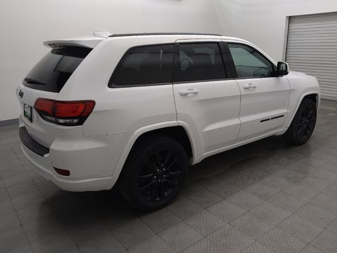 Used 2017 Jeep Grand Cherokee Altitude image 10