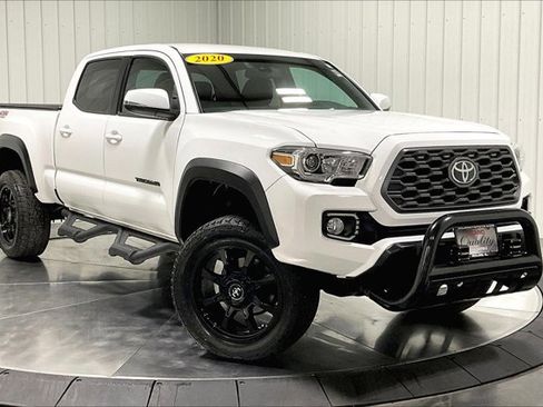Used 2020 Toyota Tacoma TRD Off-Road w/ Blackout Package image 3