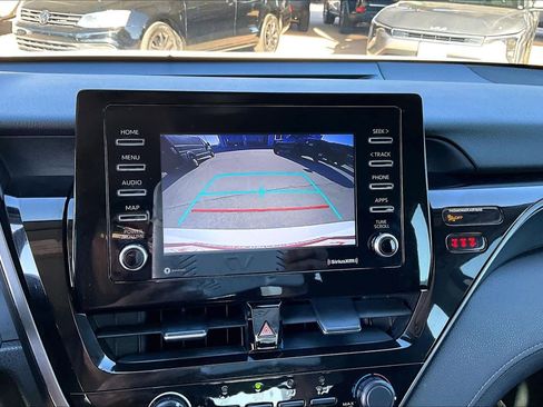 Used 2021 Toyota Camry LE image 18