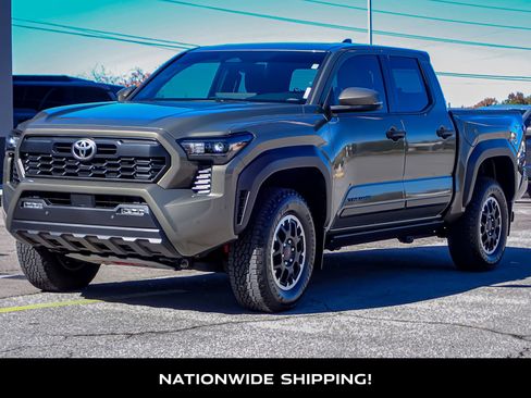 Used 2024 Toyota Tacoma TRD Off-Road image 4