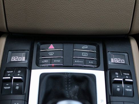 Used 2018 Porsche Macan image 28