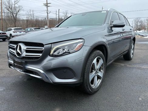 Used 2019 Mercedes-Benz GLC 300 4MATIC image 3