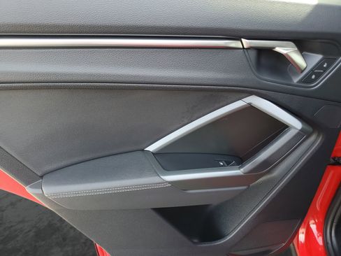 Used 2025 Audi Q3 2.0T Premium w/ Convenience Package image 16