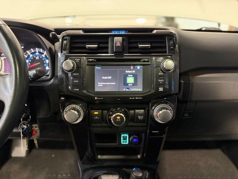 Used 2018 Toyota 4Runner TRD Off-Road Premium AWD/4WD image 19