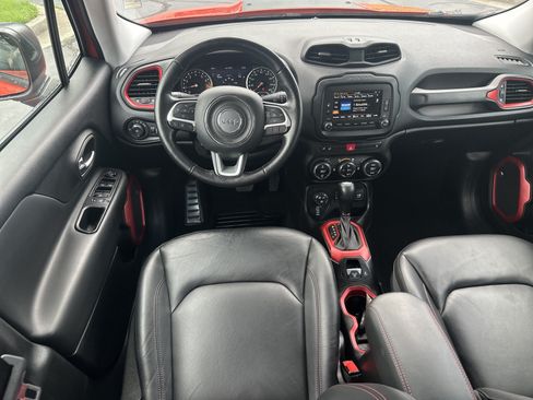 Used 2017 Jeep Renegade Trailhawk w/ Premium Trailhawk Package AWD/4WD image 21