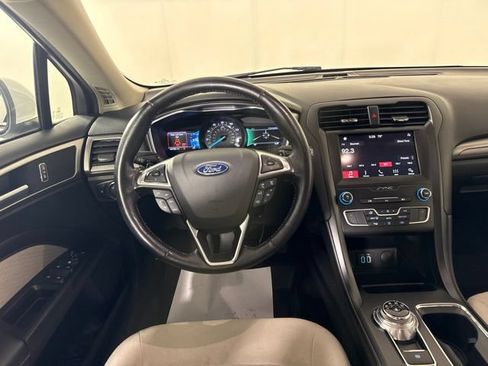 Used 2019 Ford Fusion SE w/ Equipment Group 151A FWD image 25