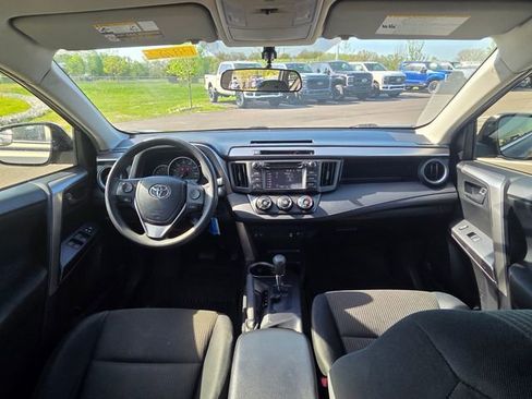 Used 2016 Toyota RAV4 LE AWD/4WD image 18