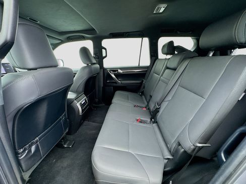 Used 2022 Lexus GX 460 Premium w/ Premium Package image 16