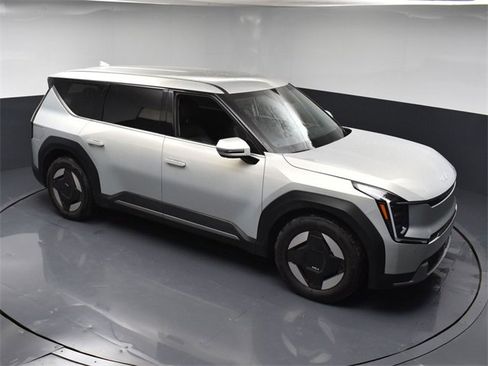 Certified 2024 Kia EV9 Light Long Range image 40